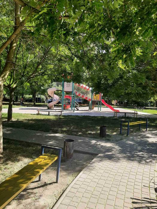 Трехкомнатная квартира на проспекте Небесной сотни