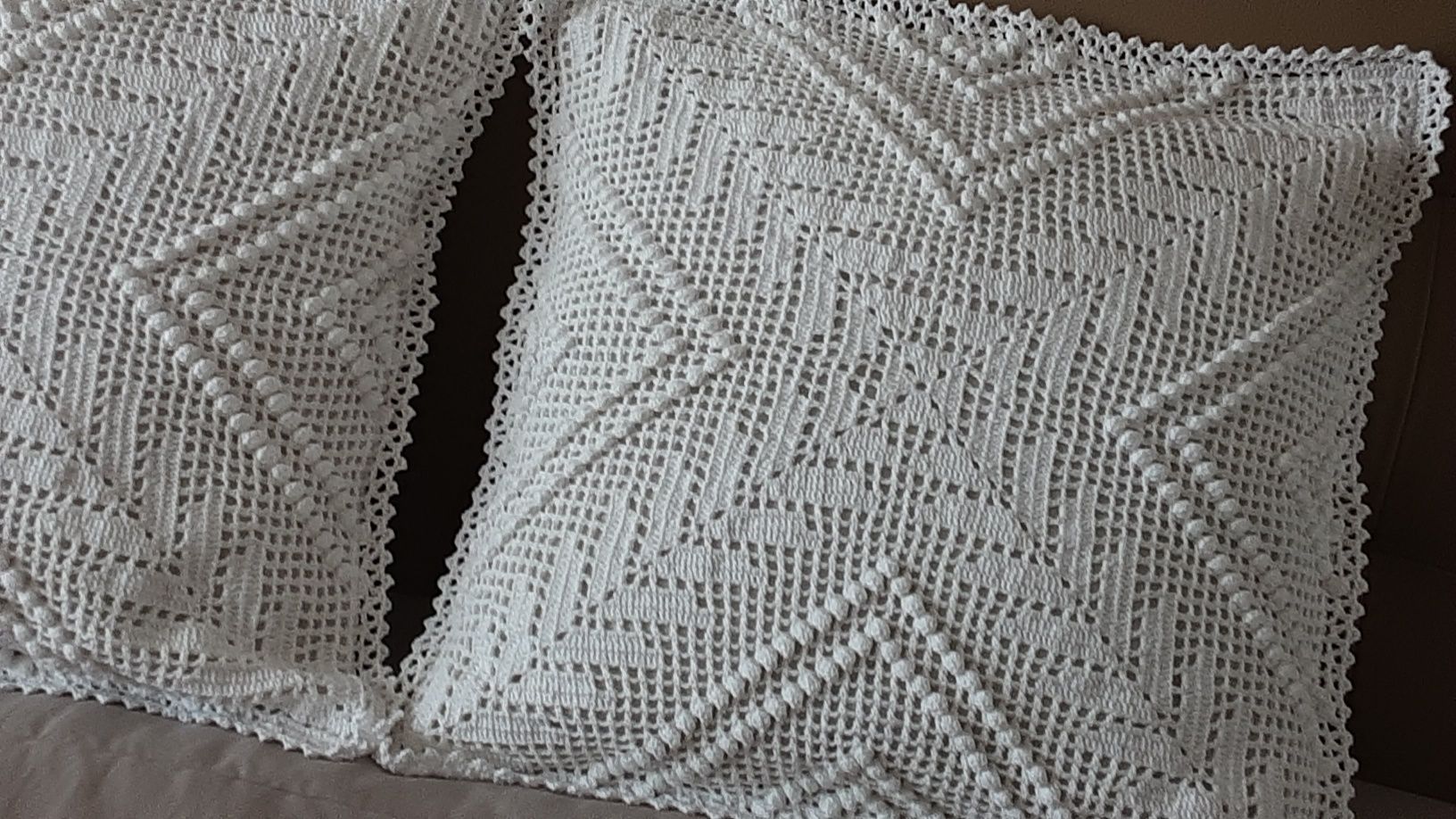Almofadas em croché brancas grandes 55 cm quadrados
