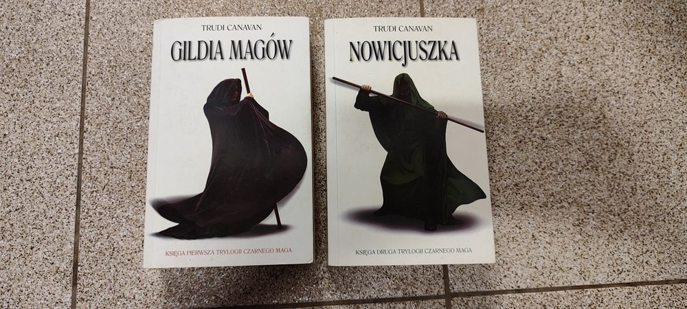 Trudi Canavan " Gildia Magów" oraz ' Nowicjuszka"