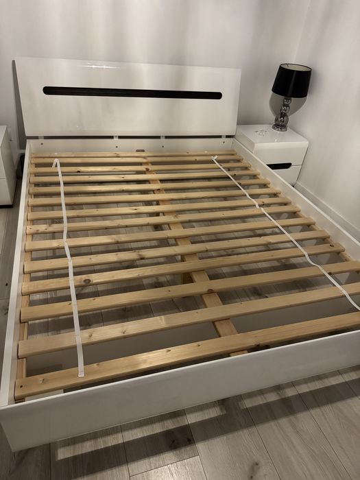 Meble do sypialni łóżko 160x200 plus szafki nocne