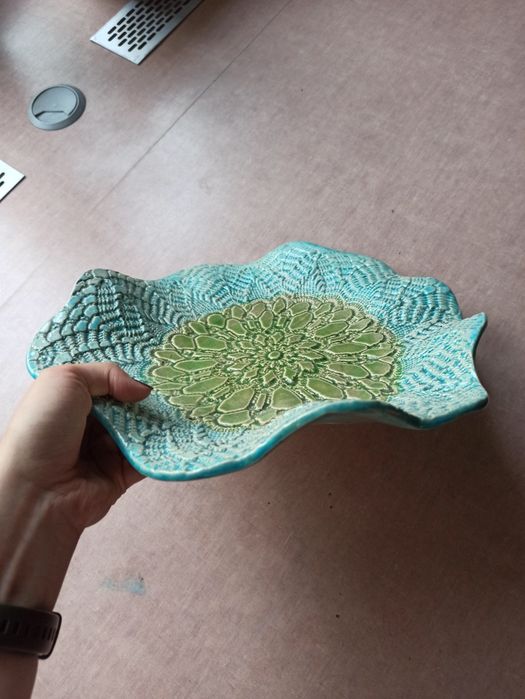 Talerz ozdobny ręcznie szkliwiony