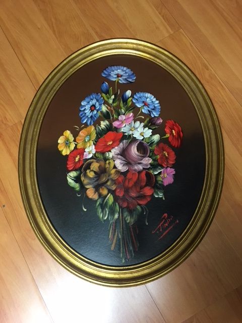 Quadro oval com ramo floral pintado a óleo