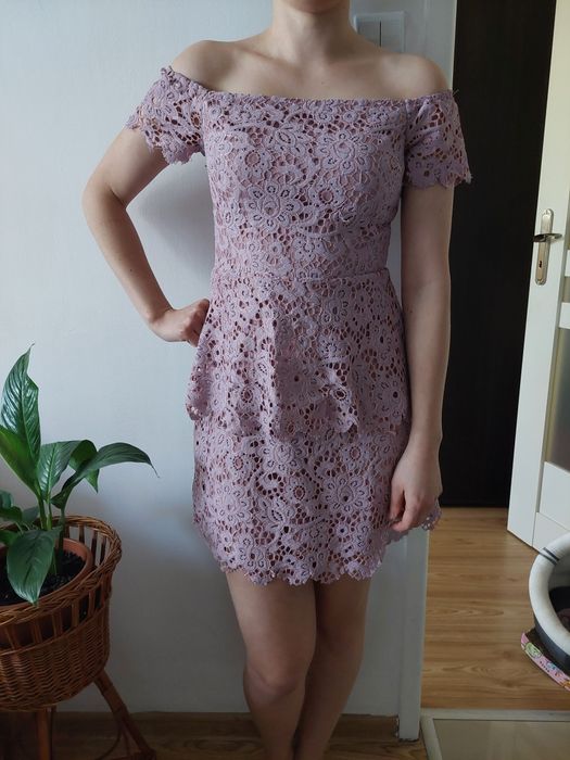 Koronkowa wrzosowa sukienka