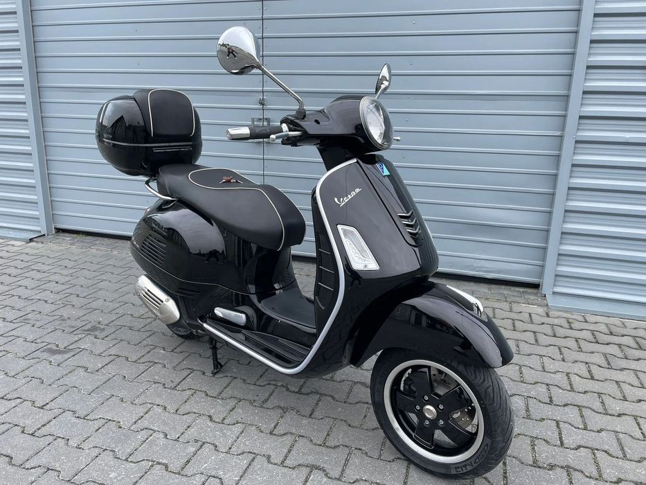 Piaggio Vespa PIAGGIO Vespa GTS 125cm ABS +kufer Super Stan Skuter na kat.B