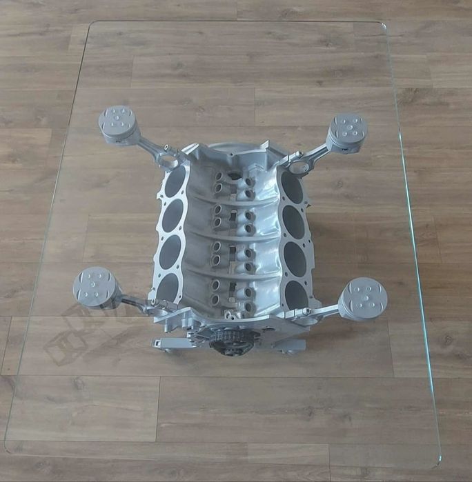 Stolik kawowy z silnika V8