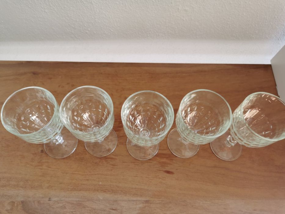 Copos de vinho branco de pé  Vintage