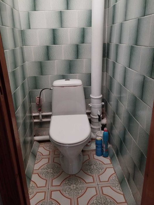 м.Позняки.Комната  под ключ  БЕЗ ХОЗЯЕВ  для  девушки  ул.Мишуги 7