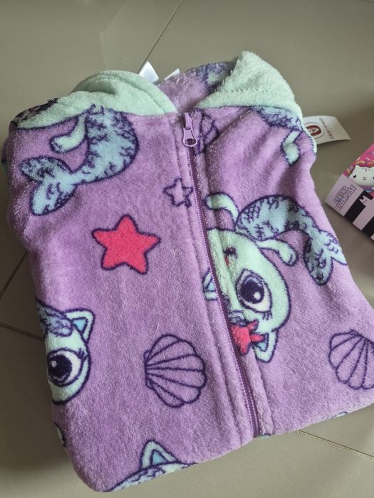 Onesie nowe Koci domek Gabi piżama kombinezon 122 128

Kolorowy i w