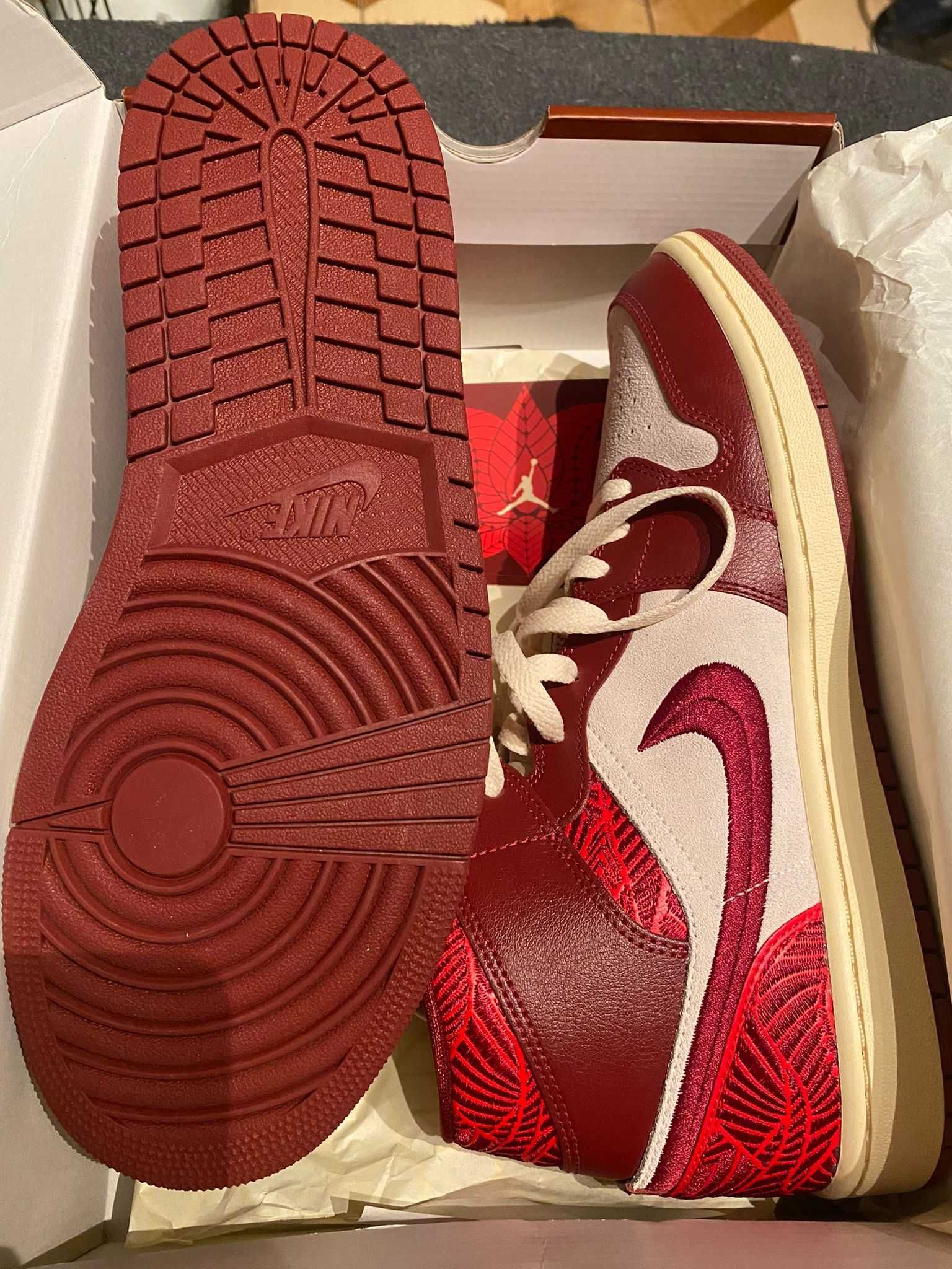 Nike WMNS Air Jordan 1 MID SE Red 44.5