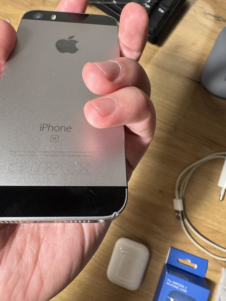 iPhone SE 32gb 2016 года