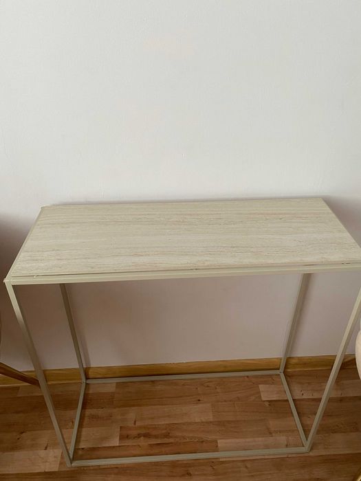 Mebel konsola / Konsola meblowa o wymiarze 76x30x76 w kolorze beżowym