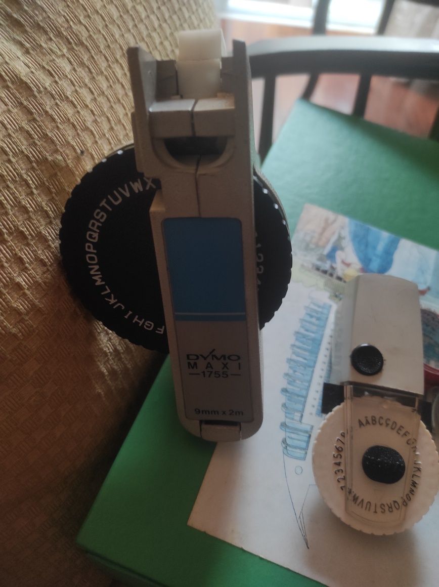 Vendo Agrafador antigo, e rotuladora e minas Mars