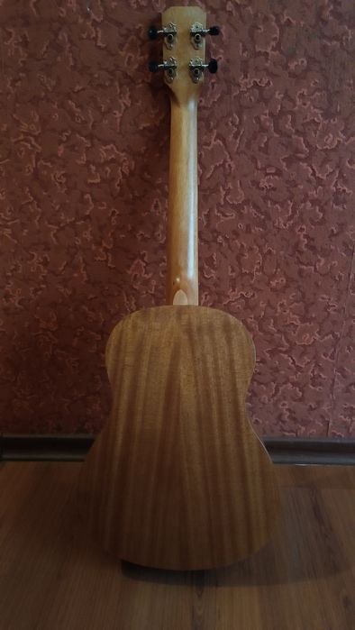 Продам Укулеле баритон Flight NUB310