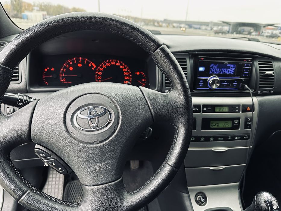 Toyota Corolla 1.8л 2003г