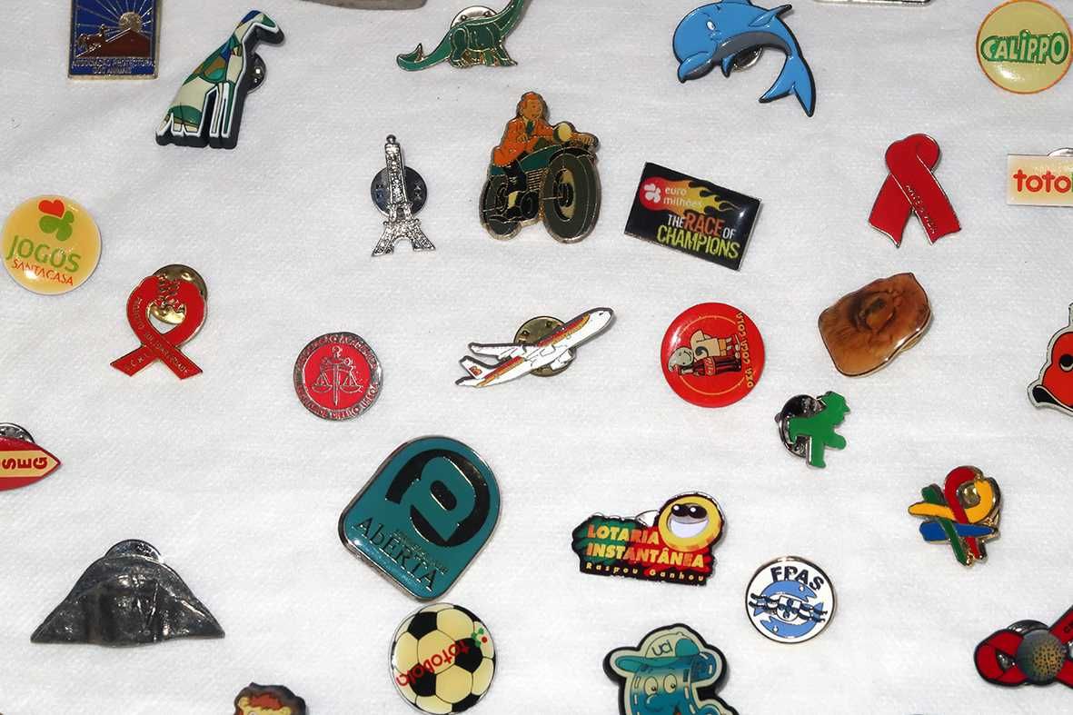 Pins antigos coleção