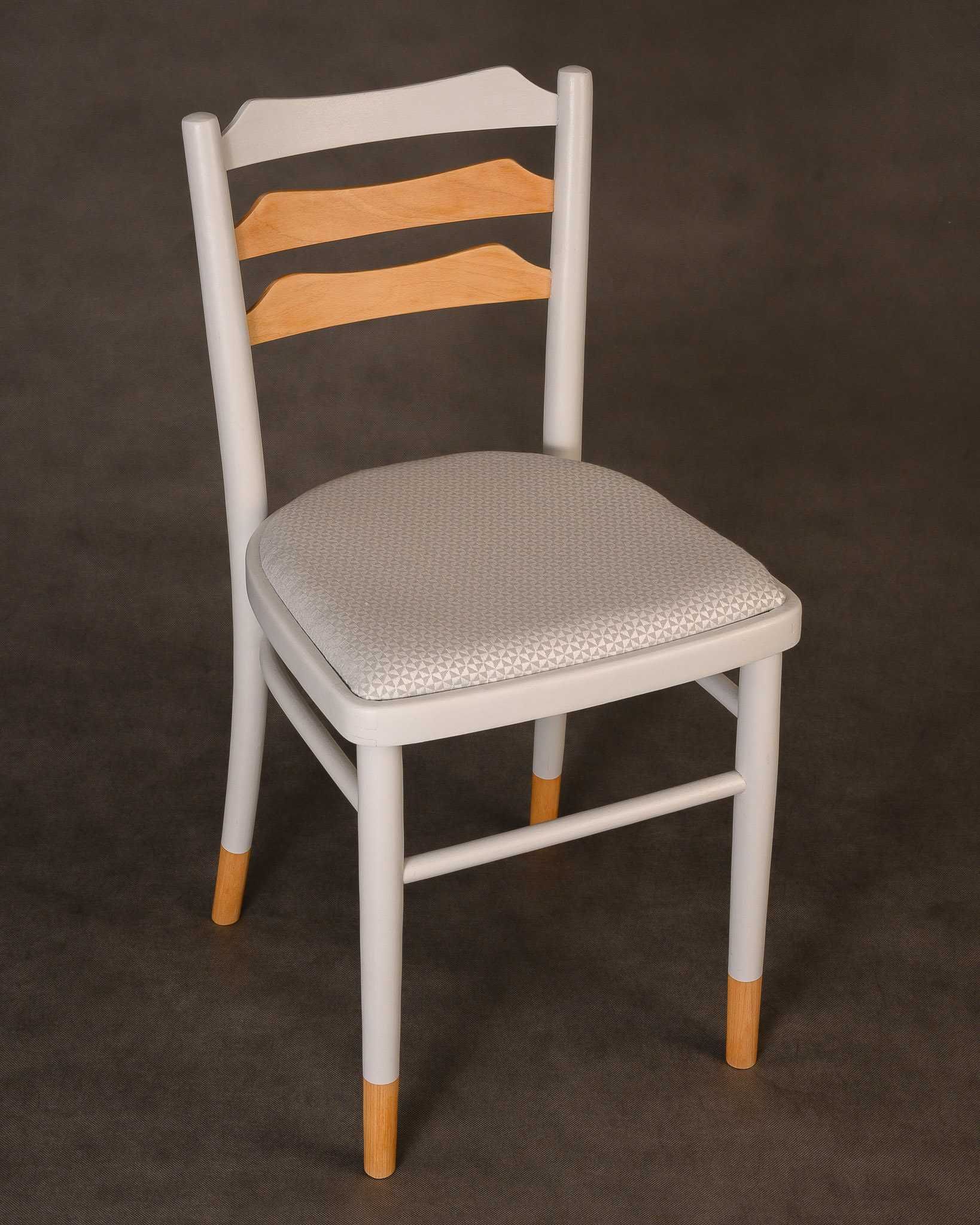 Krzesła tapicerowanie z PRL po odnowie (4 sztuki)