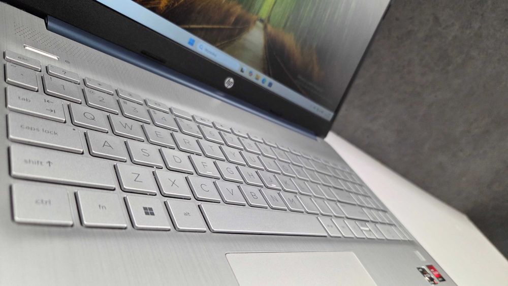 Laptop HP 15s-eq Ryzen 5 5500U ram 16GB dysk 256SSD AMD Radeon FHD IPS