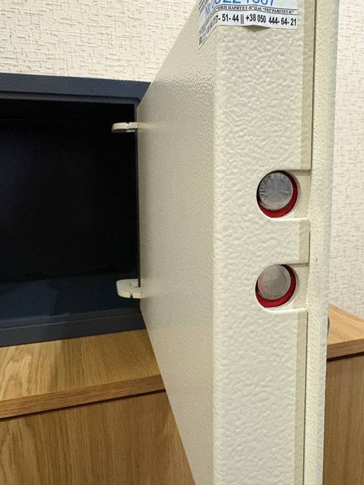 Меблевий Сейф Griffon