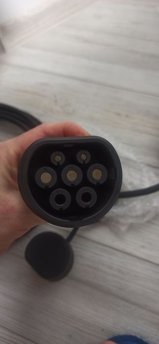 Зарядний пристрій до електромобіля