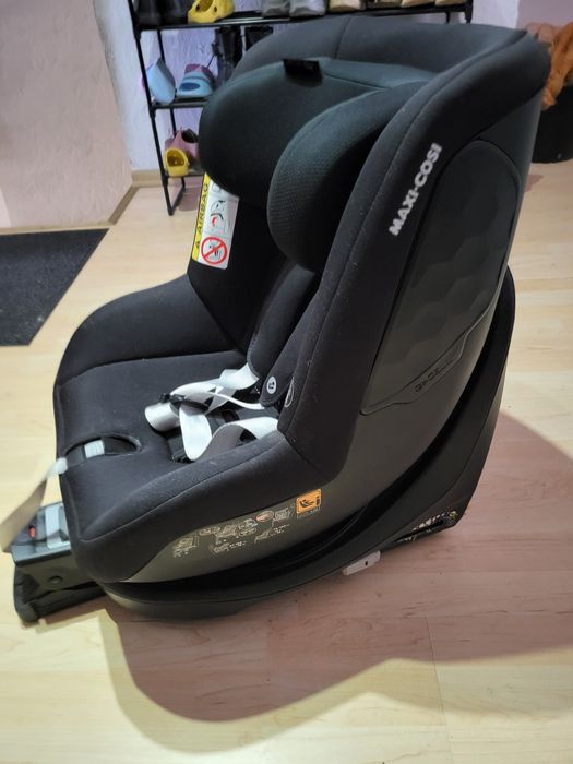 Fotelik samochody z bazą obrotową