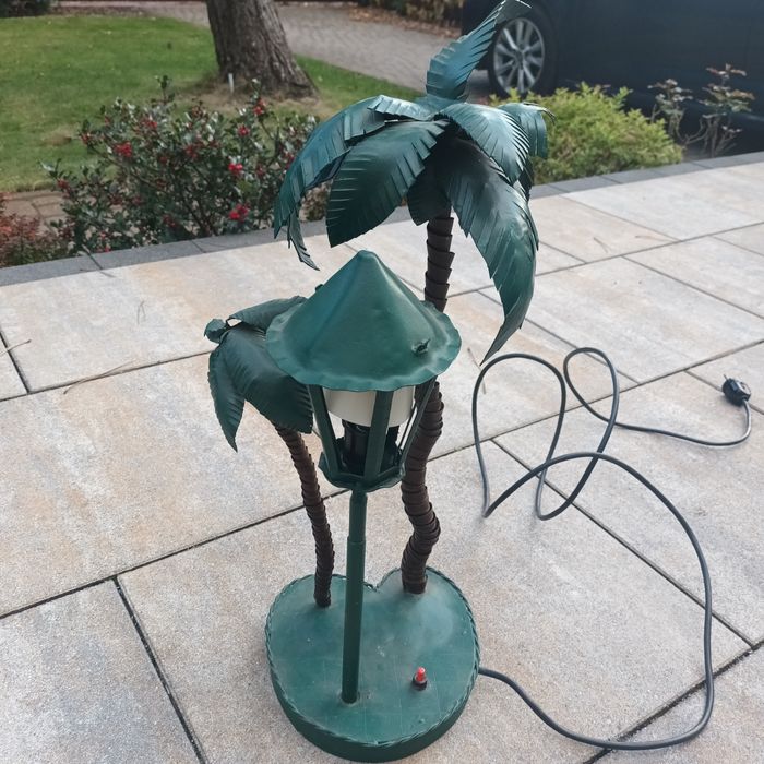 Lampka bezludna wyspa z PRL