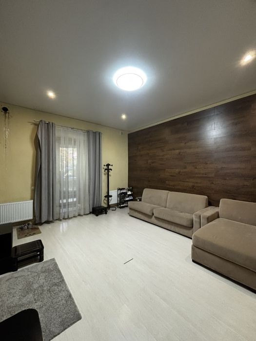 Терміново, 75 кв м, двокімнатна квартира.  вул. Амброса