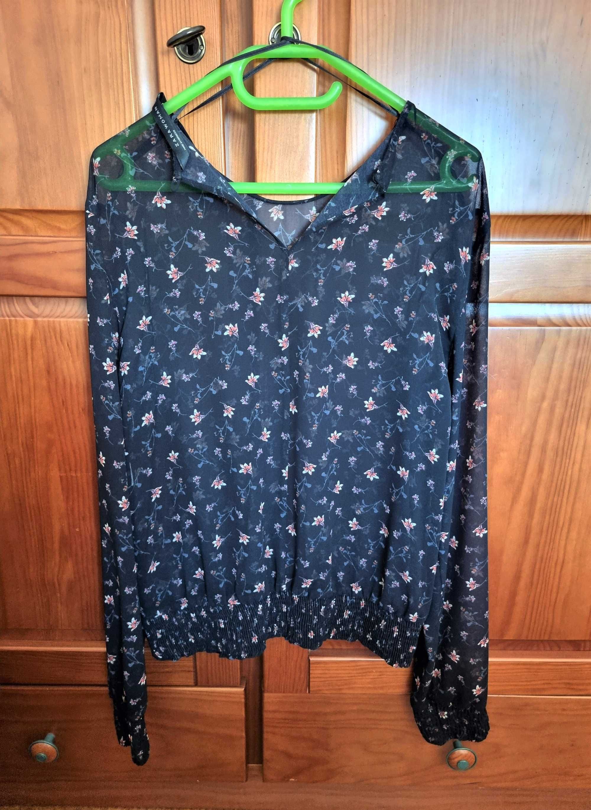 Blusa preta com transparência e flores Zara, tamanho XS - nova