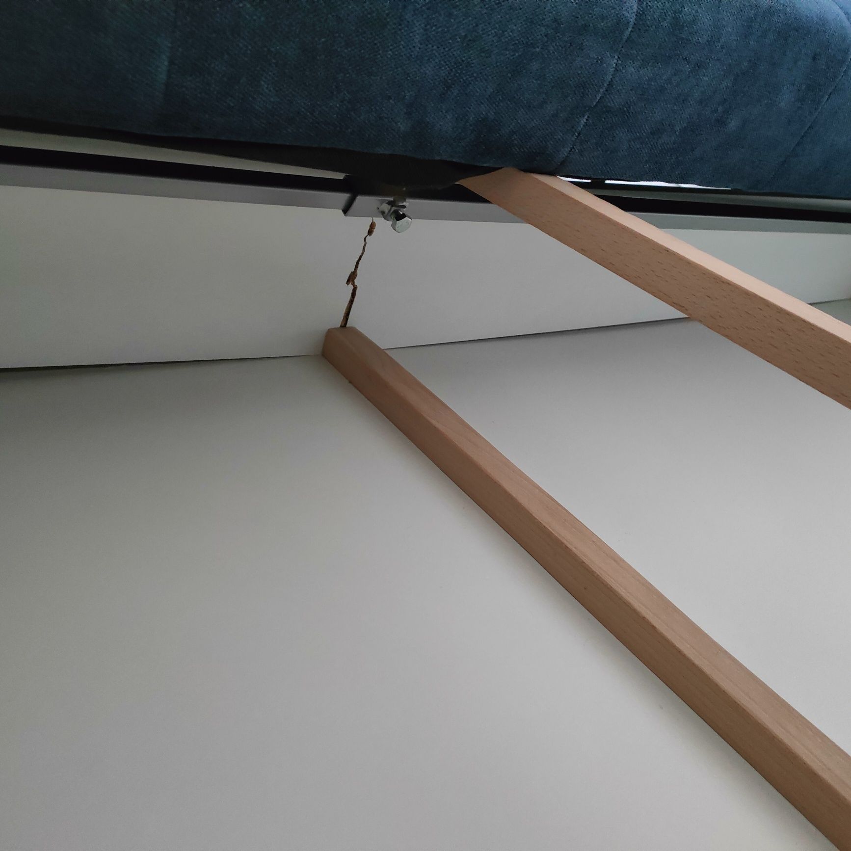 Sofa granatowa rozkładana 140/200