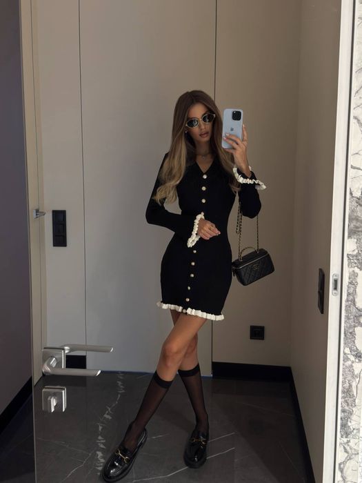 Сукня жіноча в трендовому кольорі