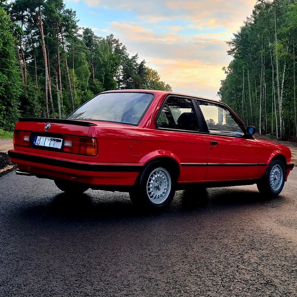 BMW Seria 3 E30 318i 2d zinnoberot