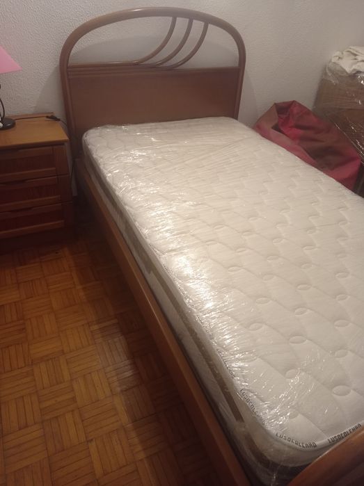Cama de solteiro+ colchão novo