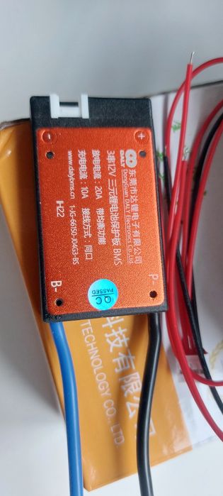 Б/у Зарядка зарядне 12Вольт BMS Daly 12v на гибридный инвертор