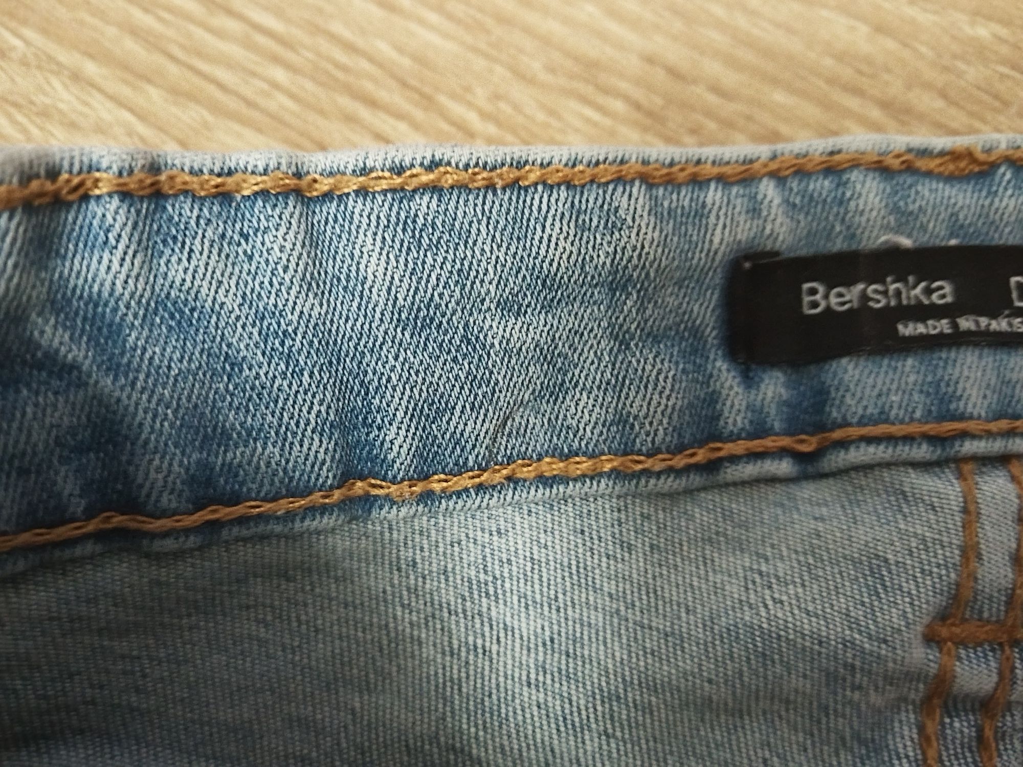 Jeansy damskie rozmiar 34 firmy Bershka