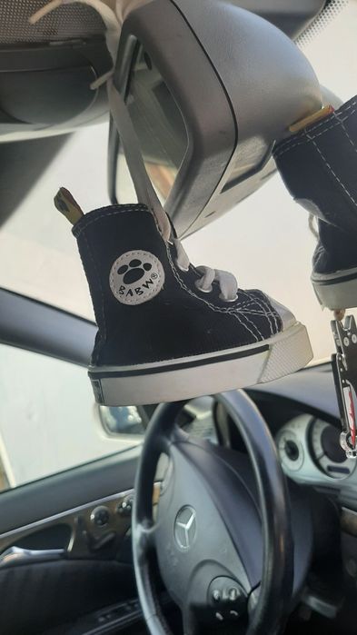 Bucik buty dla psa zawieszka do auta samochodu gadżet samochodowy