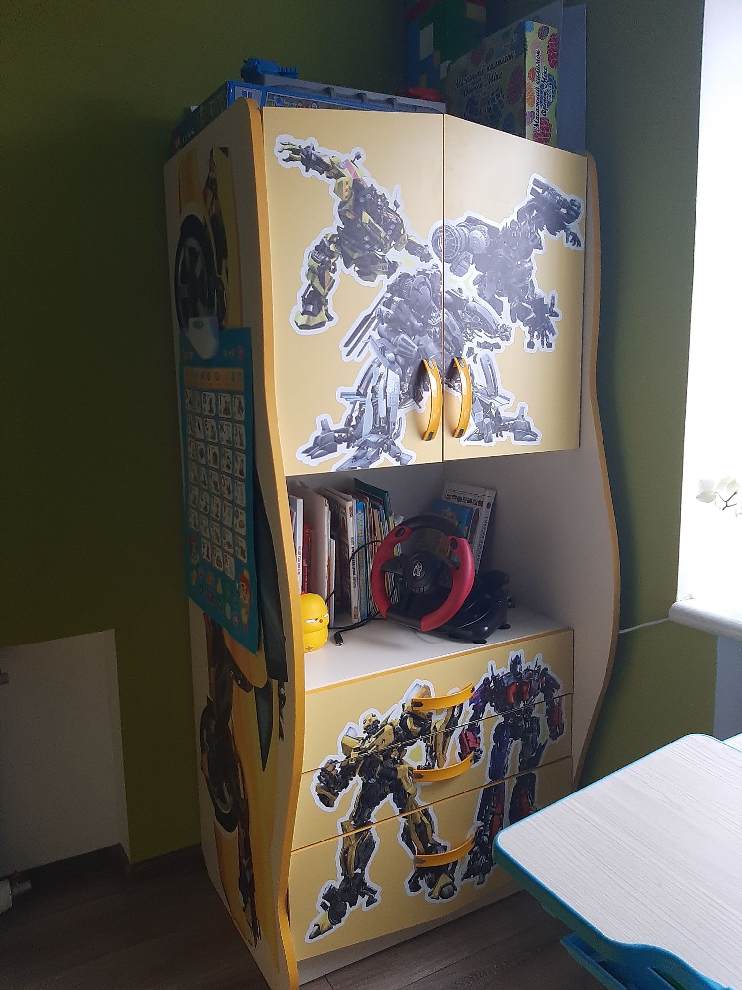Меблі в дитячу кімнату"трансформери"(ліжко,шкафи,стіл,ящик,стілець)