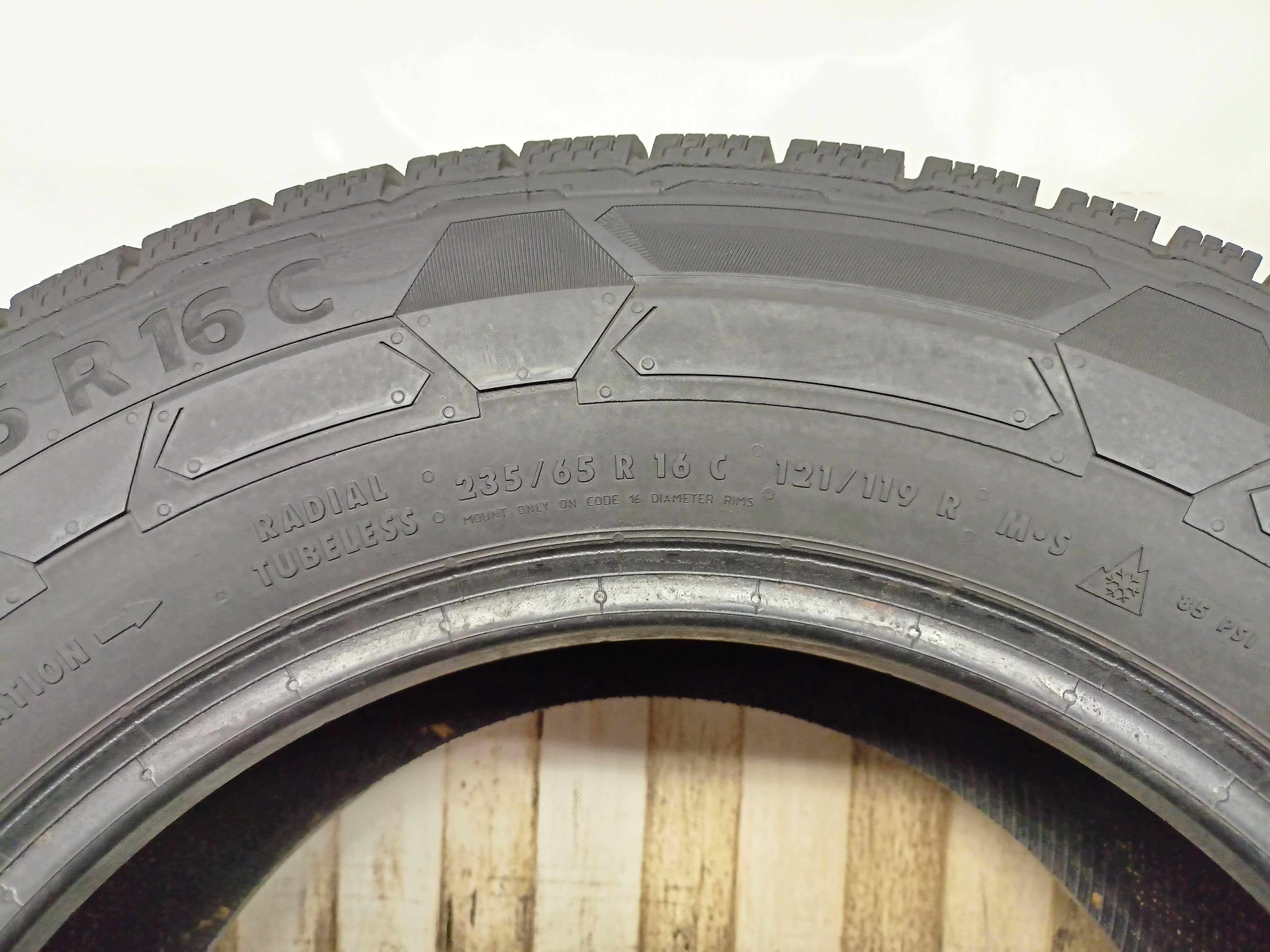 Continental VanConatctWinter 235/65/16C 22r. 121/119R 10,1mm (2245)