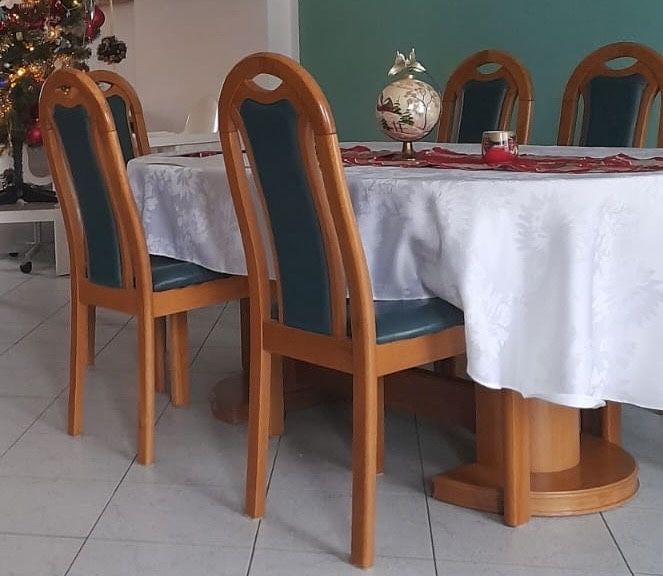 Sprzedam zestaw mebli rozkladany stol z krzelami, wypoczynek skora nat