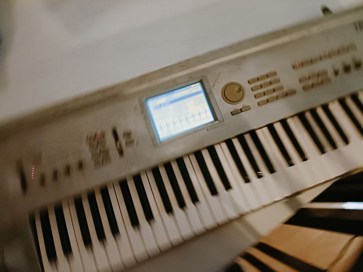 Teclado Korg triton