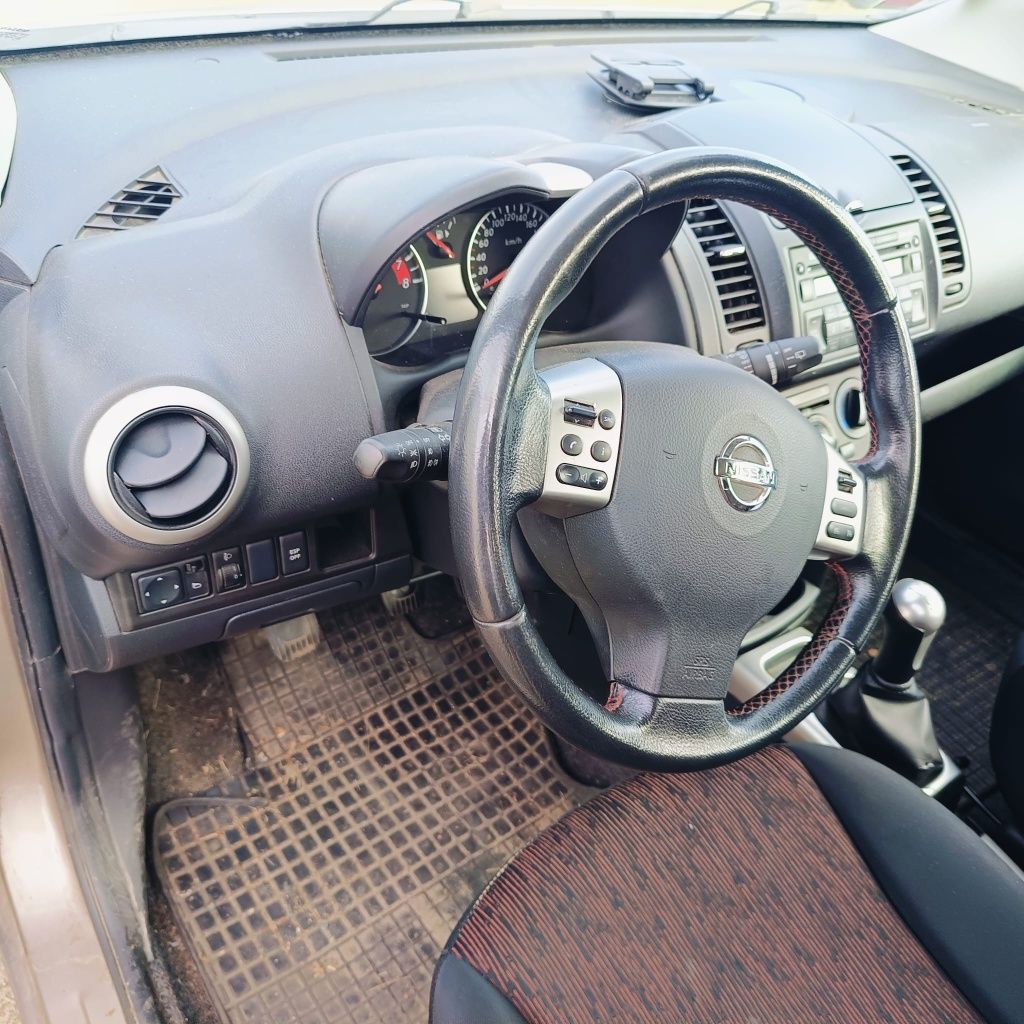 Nissan note1.4i  2009r kolor C30G na części