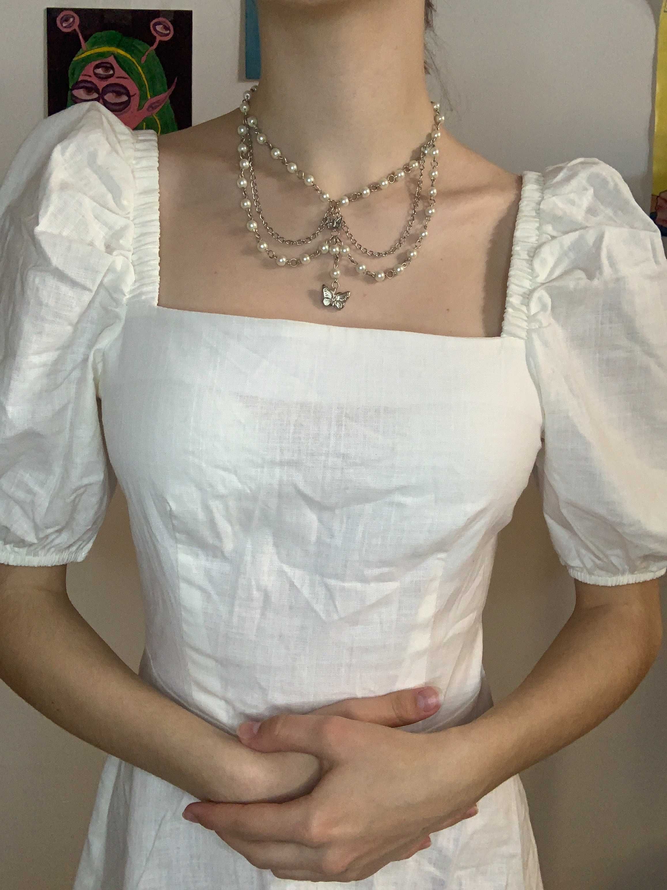 Біле плаття з об'ємними рукавами