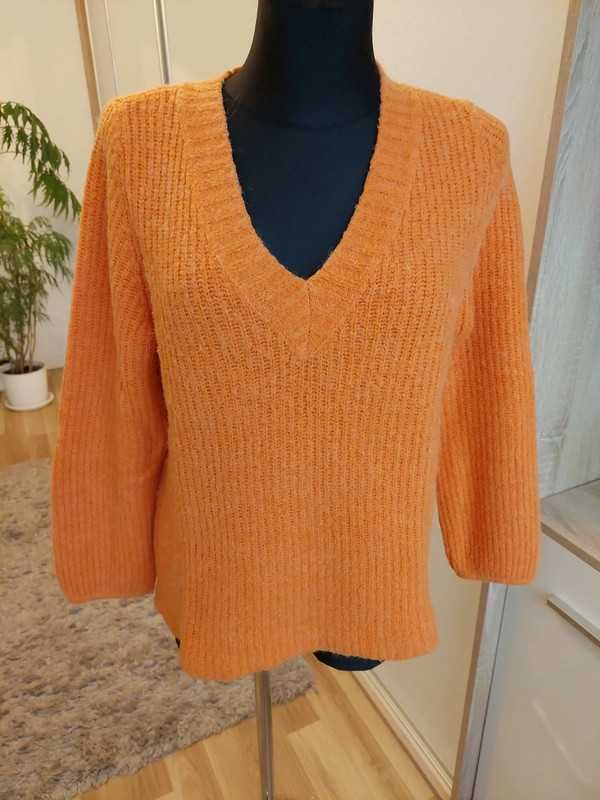 Pomarańczowy sweter