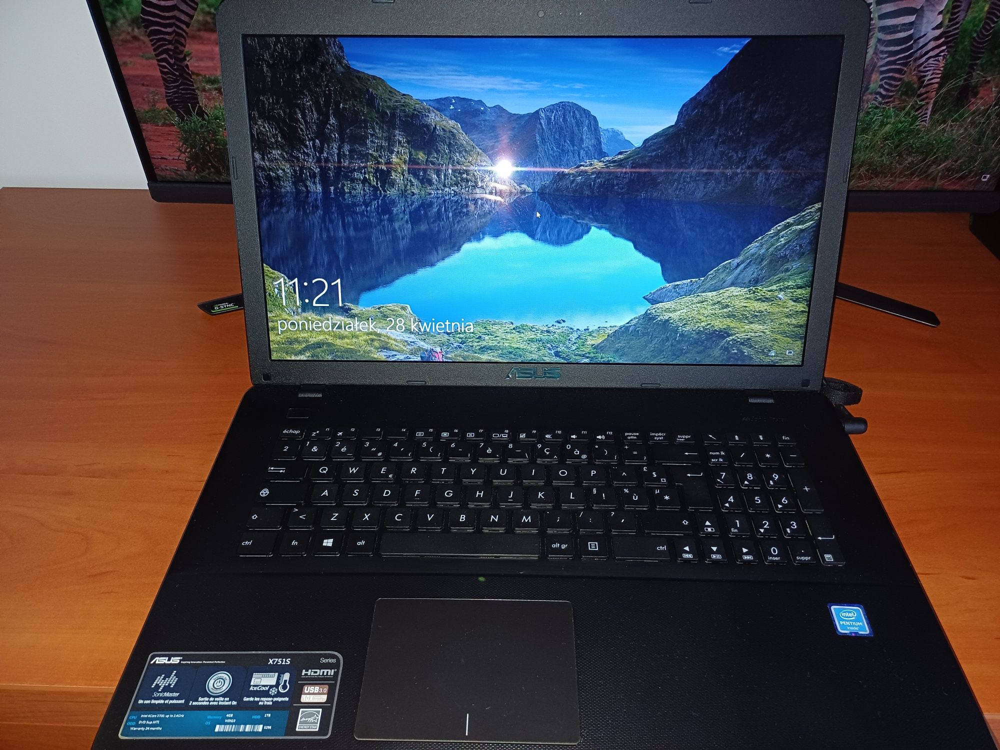 Super stan Laptop Asus 17" 8GB RAM dysk SSD Crucial 1TB