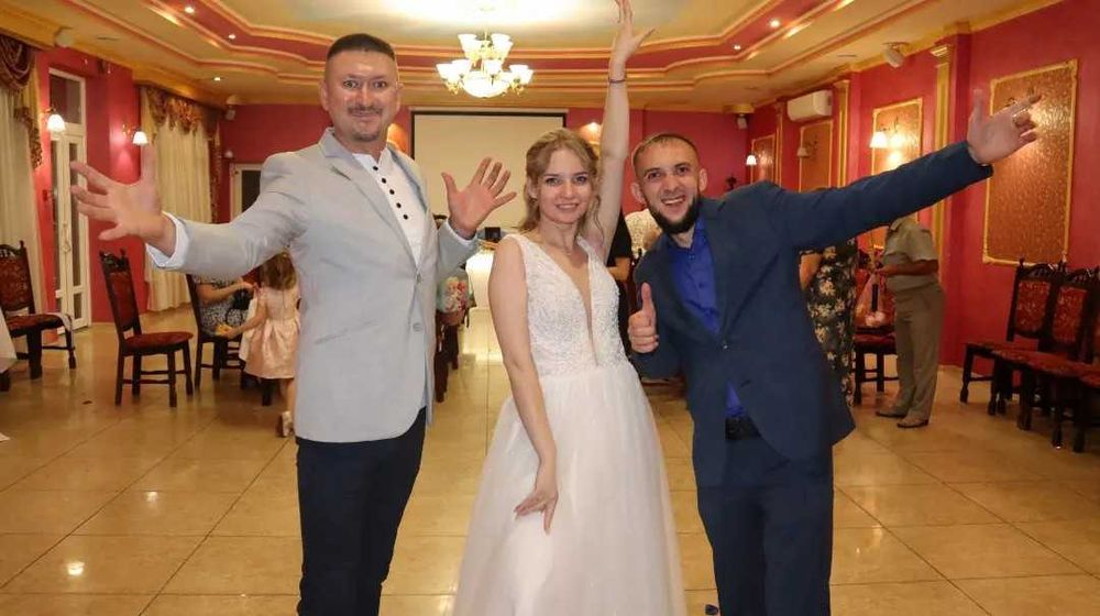 Ведучий, співак, артист, шоумен: ведення, музика, світло, дим!