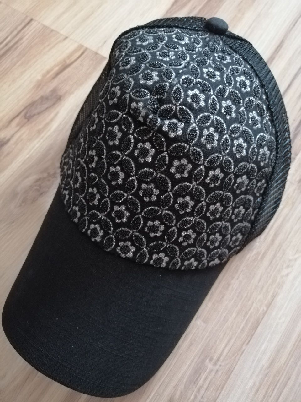 Nowa czarna czapka z daszkiem kwiatki
