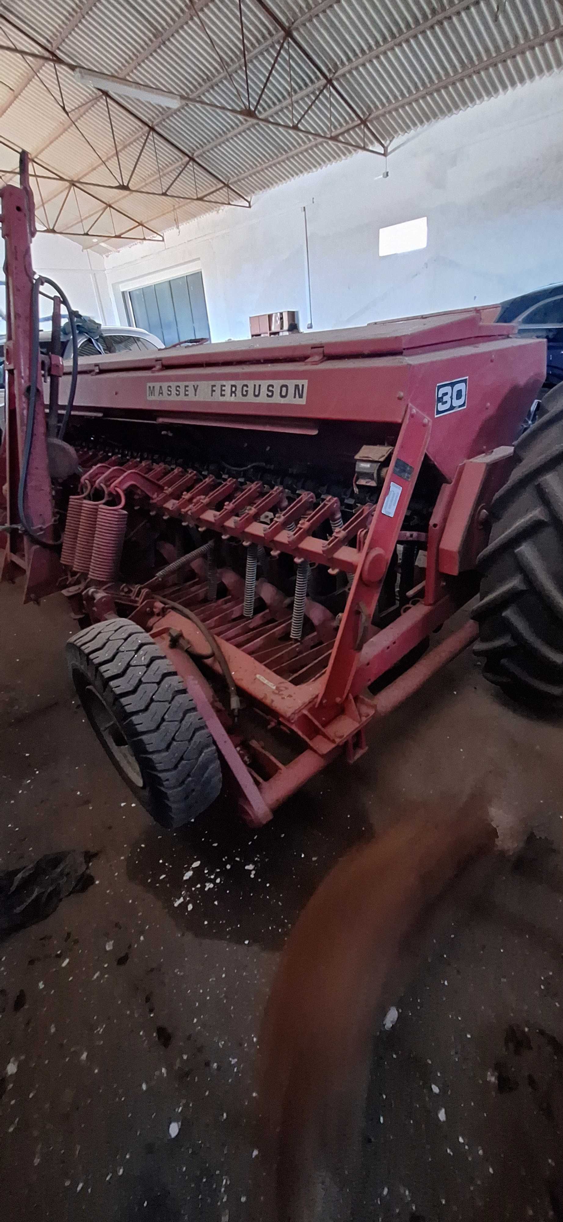 Semeador Massey Ferguson 23 linhas