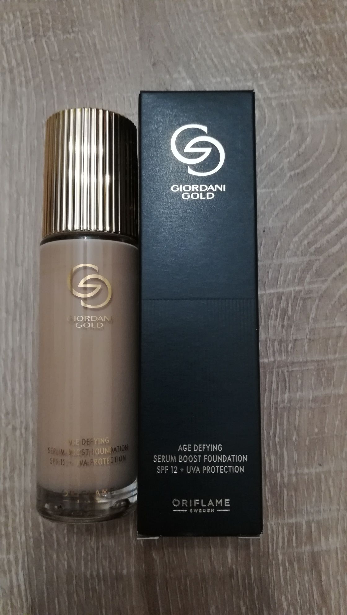 Podkład na bazie serum SPF12, GG, LightBeigeNeutral