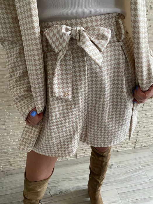 Miss One garnitur pepitka marynarka - spodenki beżowy M-L