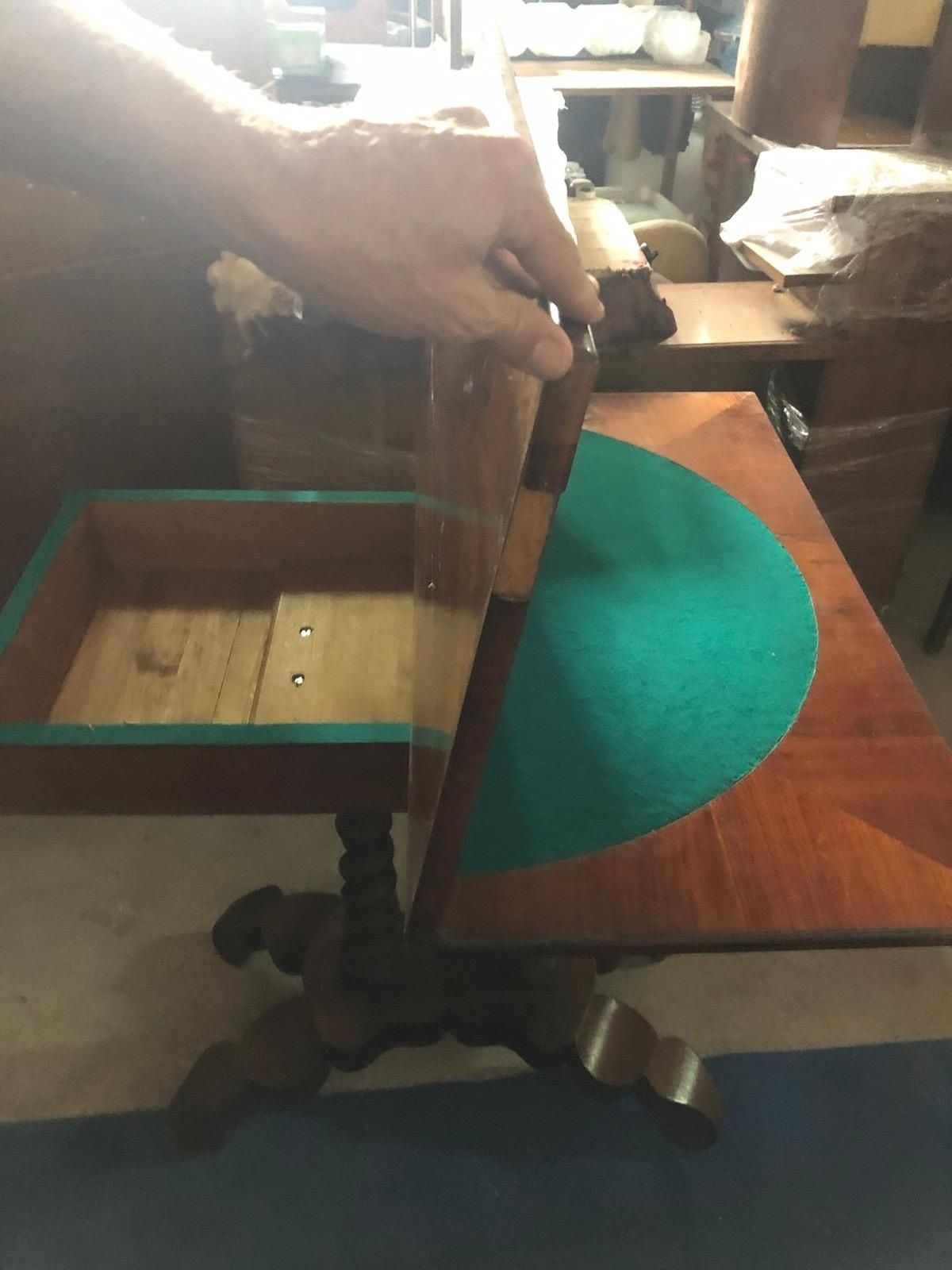 Mesa de jogo em madeira