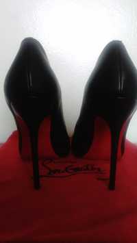 Sapatos Christian Louboutin (Como Novos)