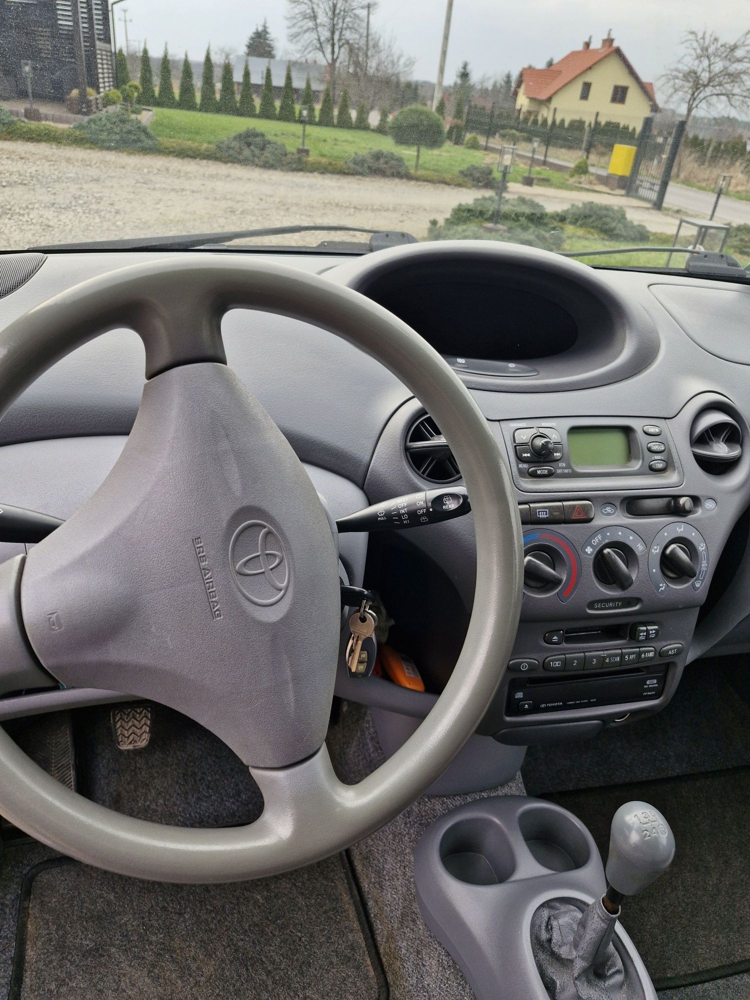 TOYOTA YARIS 1.0 benzyna  2000r